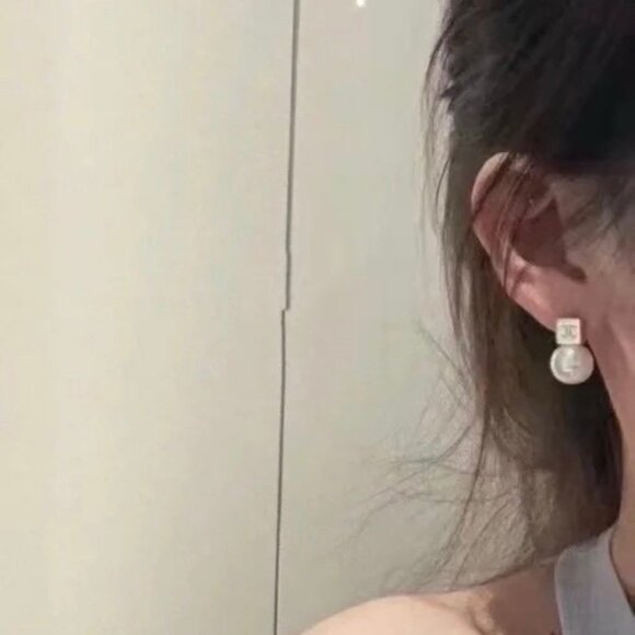 Chanel pearl earrings - Picture 3 of 6